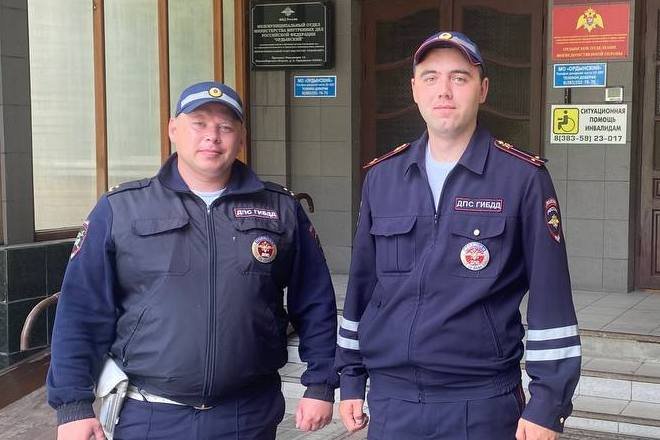 Сотрудники новосибирской Госавтоинспекции помогли срочно доставить роженицу в перинатальный центр