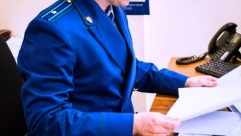В Ордынском районе прокуратура в суде добилась взыскания с должностного лица незаконного вознаграждения